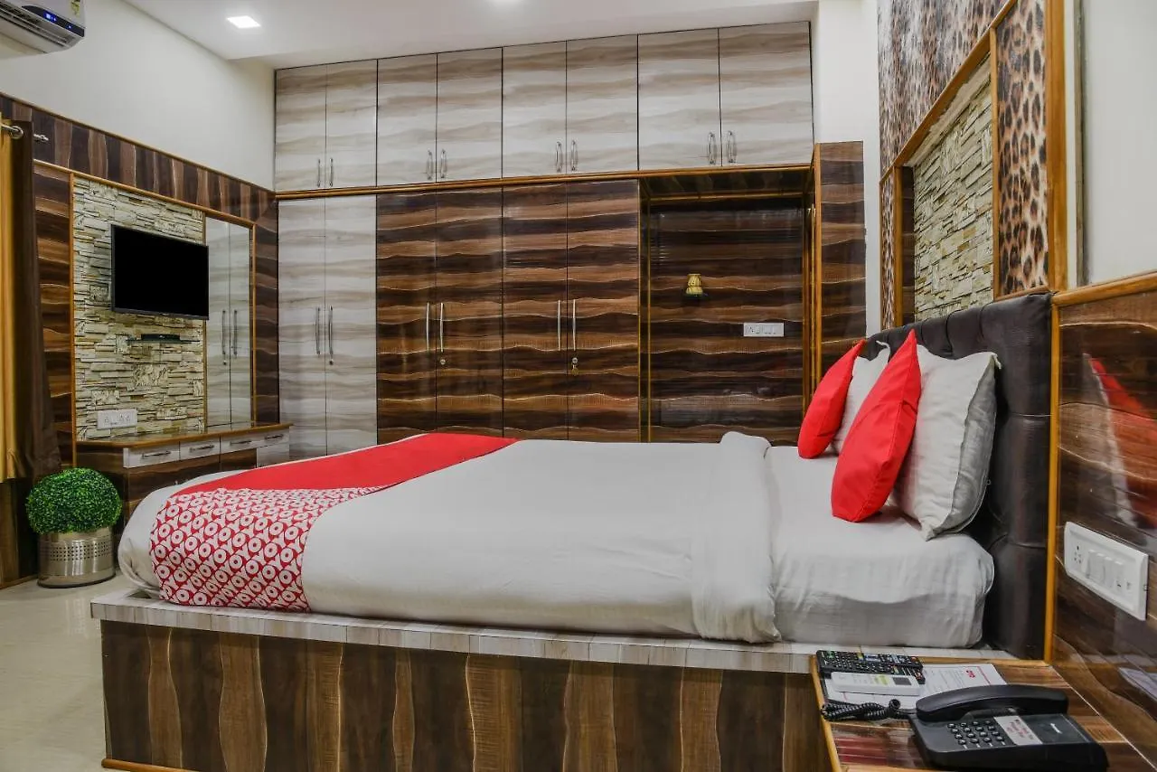 Oyo 11868 Rk Residency Hotel Udaipur India