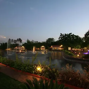 **** Resort Silent Shores & India